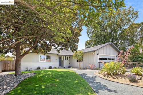 4411 Meadowbrook Dr, El Sobrante, CA, 94803-2044 | Card Image
