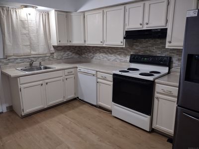 12 - 2 Craftwood Road, Condo with 2 bedrooms, 1 bathrooms and null parking in Waterbury CT | Image 2