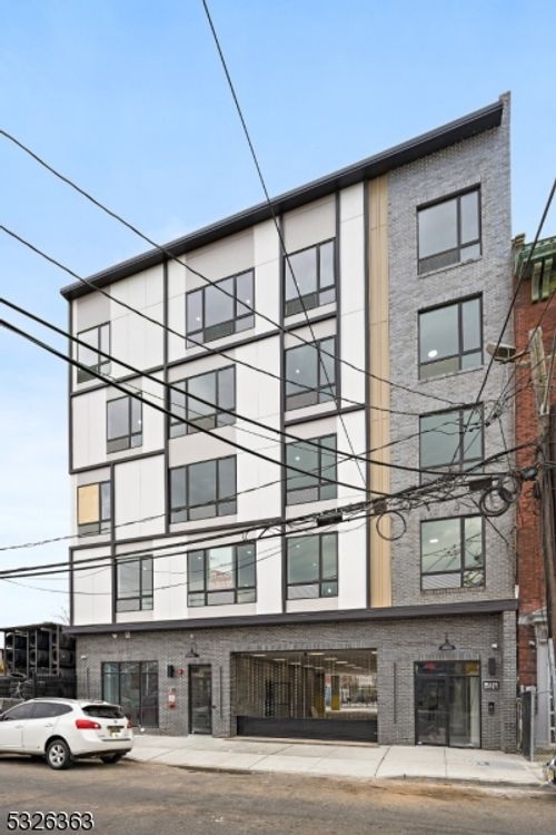 9 Clark St, Newark, NJ, 07104-3703 | Card Image