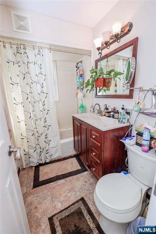 136 Martin Ave, House other with 3 bedrooms, 2 bathrooms and null parking in Clifton NJ | Image 17