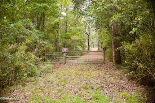 385 Sand Ridge Rd, New Bern, NC, 28560-9682 | Card Image