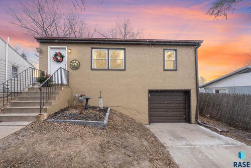 608 S Highland Ave, Sioux Falls, SD, 57103-2237 | Card Image