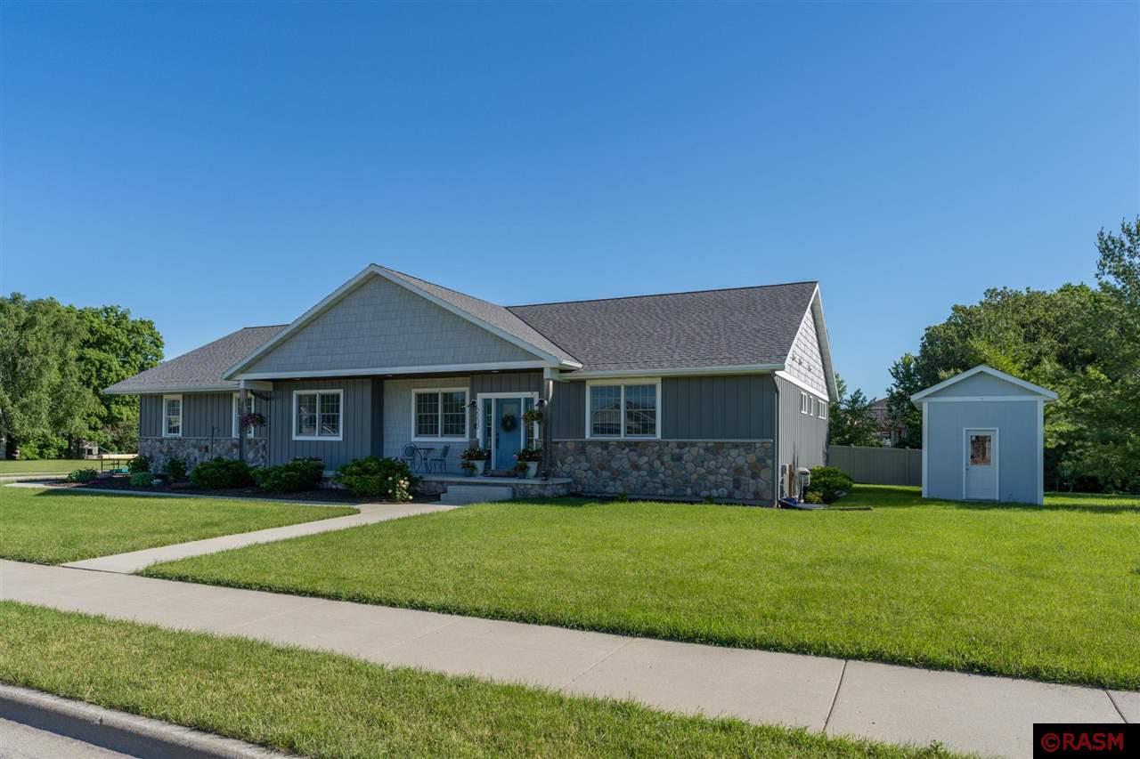 Coventry Ln, North Mankato, MN 56003