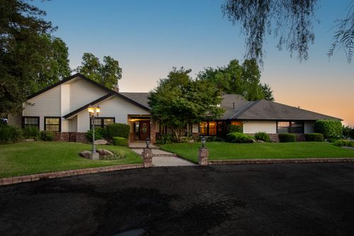 1068 E Waddell St, Lindsay, CA, 93247-9516 | Card Image