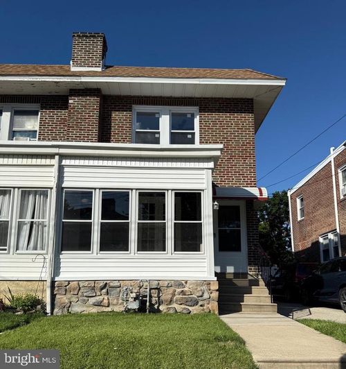 7 W Cooke Ave, GLENOLDEN, PA, 19036-1318 | Card Image