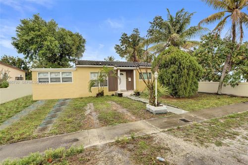 1675 Ne 160th St, North Miami Beach, FL, 33162-4734 | Card Image