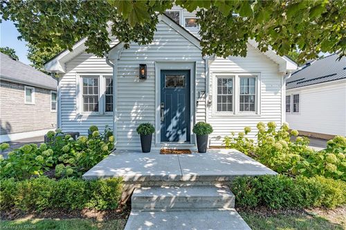 17 Davis St W, Simcoe, ON, N3Y2R2 | Card Image