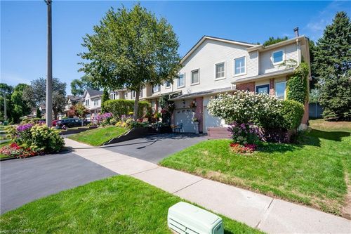 815 Sweetwater Cres, Mississauga, ON, L5H4A7 | Card Image
