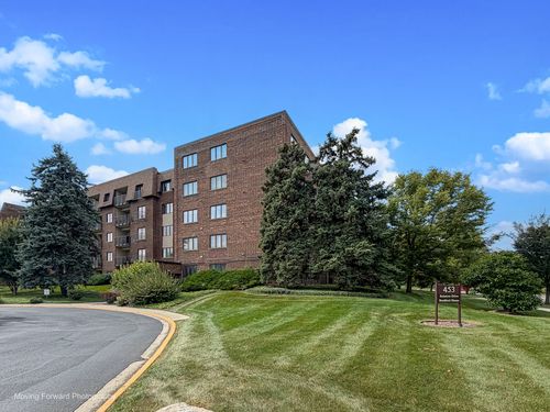 5k-453 Raintree Dr, Glen Ellyn, IL, 60137-6761 | Card Image