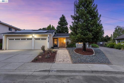 5736 Medallion Ct, Castro Valley, CA, 94552-1708 | Card Image