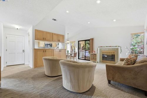 976 Huntington Ter, Fremont, CA, 94536-3204 | Card Image