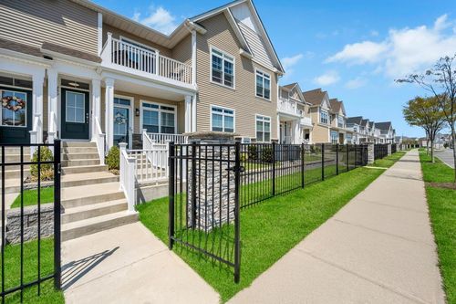250-250 Silver Timber Dr, Yaphank, NY, 11980-2069 | Card Image