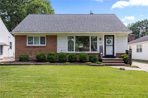 7277 Grant Blvd, Middleburg Heights, OH, 44130-5355 | Card Image