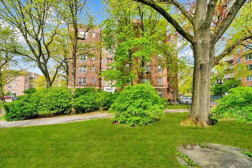 5d-2600 Henry Hudson Pkwy, Bronx, NY, 10463-7700 | Card Image