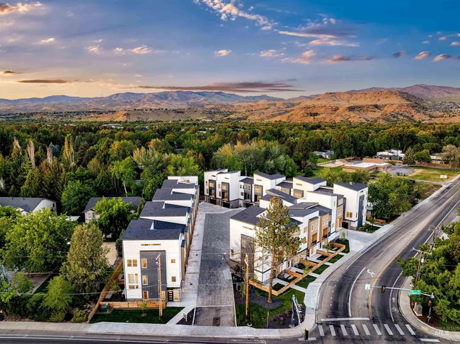 2007 S Makar Ln, Townhouse with 3 bedrooms, 4 bathrooms and 2 parking in Boise ID | Image 38