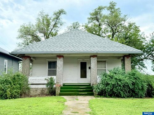 1210 4th St, Fairbury, NE, 68352-2807 | Card Image