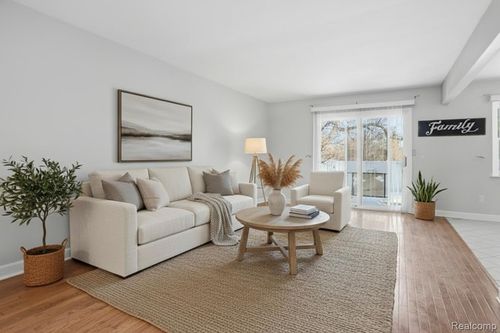 121-24624 Olde Orchard St, Novi, MI, 48375-2978 | Card Image