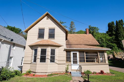 247 North St, Fountain City, WI, 54629-8253 | Card Image