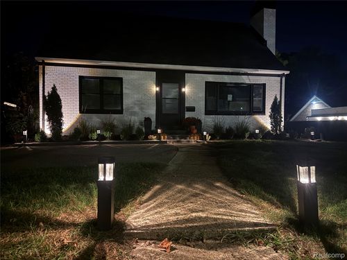 1228 N Main St, Rochester, MI, 48307-1115 | Card Image