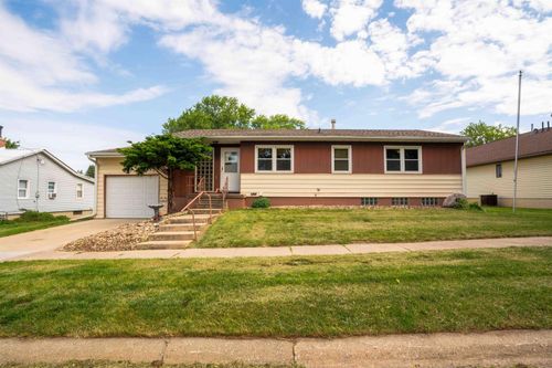 1203 L Ave, Grundy Center, IA, 50638-1119 | Card Image