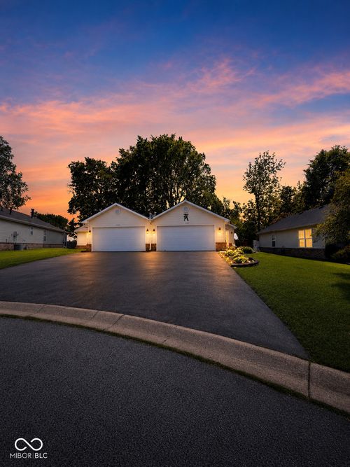 7625 Orchard Village Dr, Indianapolis, IN, 46217-2910 | Card Image