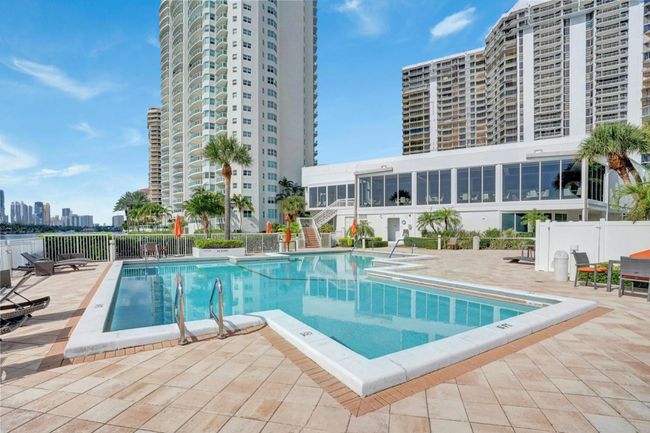 304 - 20281 E Country Club Dr, Condo with 2 bedrooms, 2 bathrooms and null parking in Aventura FL | Image 30