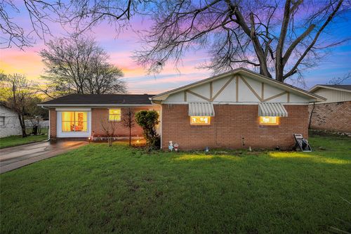 225 Sunset Blvd, Hewitt, TX, 76643-3412 | Card Image