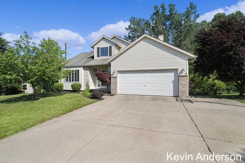 232 Glendale Dr Ne, Rockford, MI, 49341-8292 | Card Image