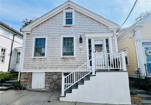 39 Pope St, Newport, RI, 02840-3425 | Card Image