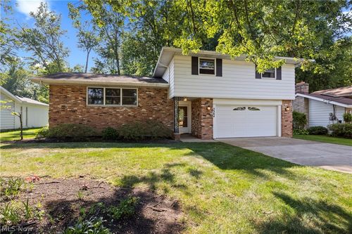 5364 Hampton Drive, North Olmsted, OH, 44070 | Card Image