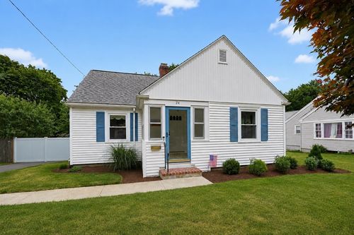24 Oak St, Medfield, MA, 02052-2512 | Card Image