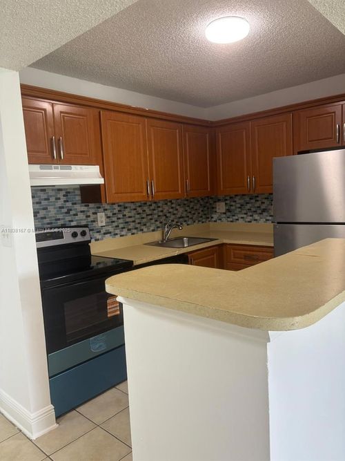 211-7110 Nw 179th St, Hialeah, FL, 33015 | Card Image