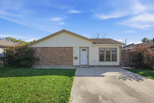 914 Temple Cir, Hitchcock, TX, 77563-1616 | Card Image