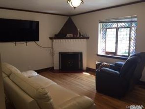 444 Coolidge St, W Hempstead, NY, 11552-2326 | Card Image