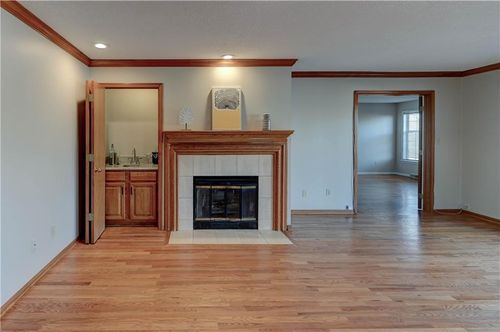 a-1133 A E 12th Street Ct N, Independence, MO, 64056 | Card Image