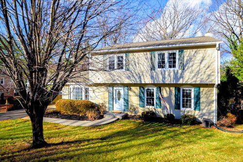 5811 Penguin Dr, Roanoke, VA, 24018-4817 | Card Image