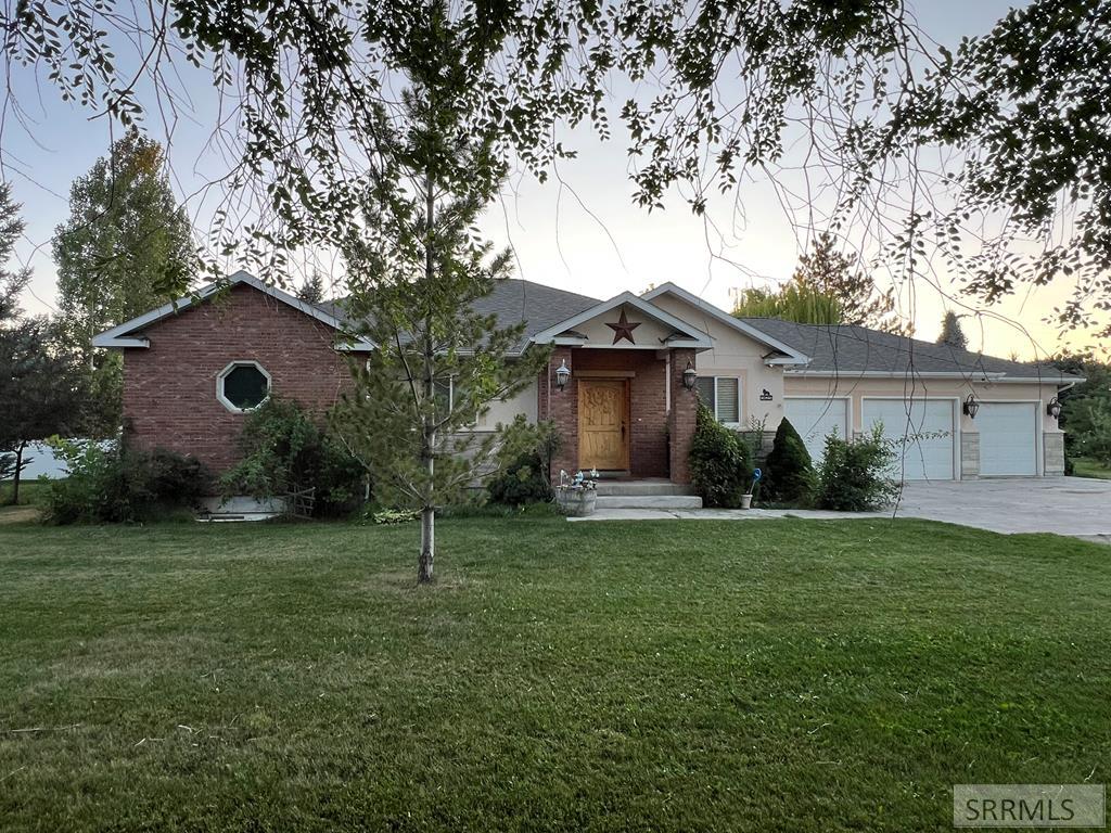 Olsen St, Iona, ID 83427
