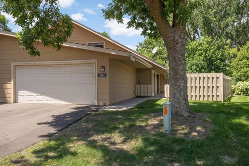 2226 Mayfair Rd, Golden Valley, MN, 55427-3146 | Card Image