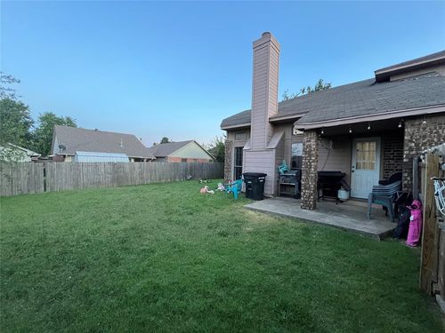 526 Clover Rd, Moore, OK, 73160-6184 | Card Image