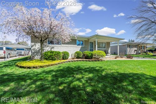 27604 Liberty Dr, Warren, MI, 48092-3574 | Card Image