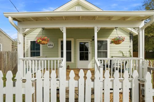 402 Front St, Century, FL, 32535-2983 | Card Image