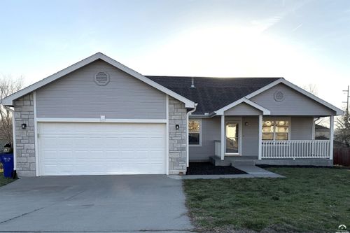 1417 Spring Hill Dr, Junction City, KS, 66441-9032 | Card Image