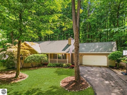 9263 Shorter Lake Rd, Traverse City, MI, 49684-8495 | Card Image
