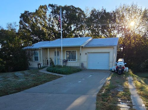 320 Stallion Cir, Ogden, KS, 66517-4038 | Card Image