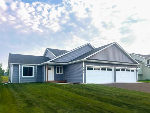 4658 9th St Ne, Saint Cloud, MN, 56304-9452 | Card Image