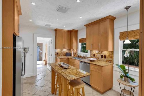 136 Ne 101st St, Miami Shores, FL, 33138-2321 | Card Image