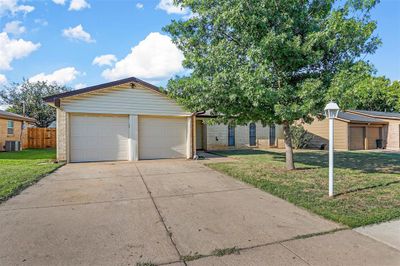 229 E Cunningham Avenue, House other with 3 bedrooms, 2 bathrooms and null parking in Crowley TX | Image 3