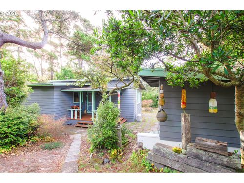 4620 Arago St, Florence, OR, 97439-9160 | Card Image