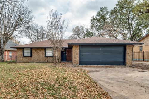 813 Green Pastures Dr, Cedar Hill, TX, 75104-2123 | Card Image