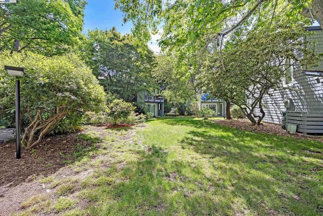 127 Temescal Cir, Townhouse with 2 bedrooms, 2 bathrooms and null parking in Emeryville CA | Image 29